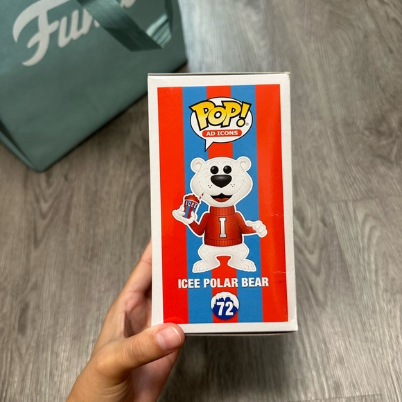Icee Polar Bear Funko pop - Picture 3 of 4